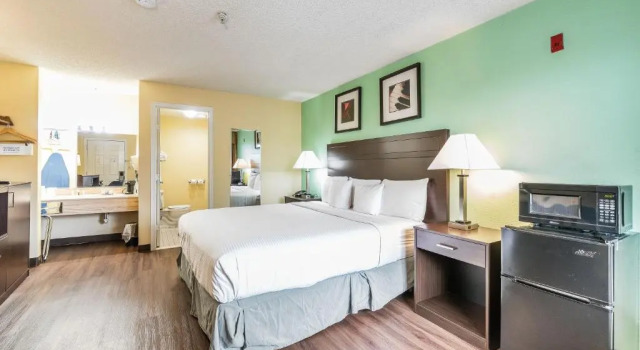Номер Standard Days Inn by Wyndham Federal Way
