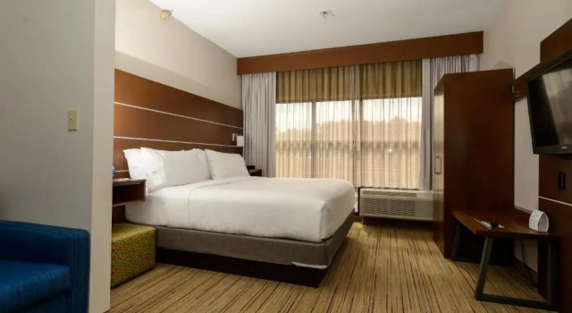 Люкс c 1 комнатой Holiday Inn Express Hillsborough-Durham Area by IHG