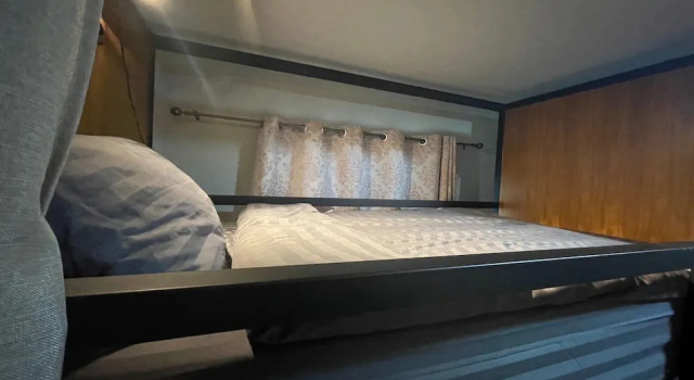 Кровать в общем номере Pocket Pillow Patong