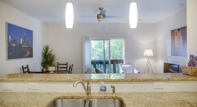 Plaza Midwood 1 and 2 BR Apts with Parking by Frontdesk