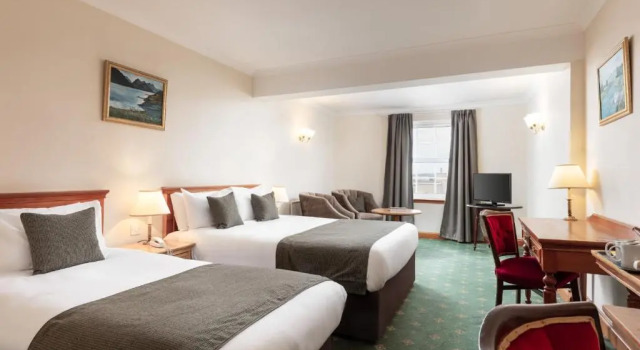 Четырёхместный номер Classic North West Castle Hotel