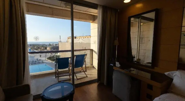 Двухместный номер Classic с балконом и с красивым видом из окна Coral Beach Hotel And Resort Beirut