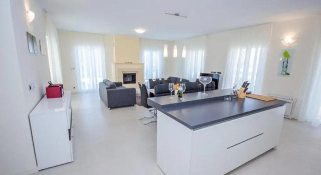 Вилла Villa Aurelia by Domus Mirus - Rooftop Cinema & Pool & 6 Minute Walk to Beach