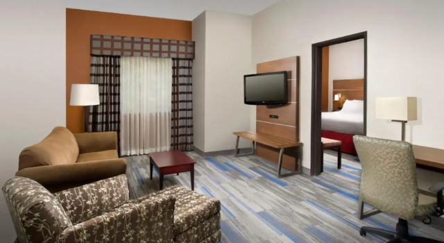 Двухместный люкс Holiday Inn Express & Suites Charlottesville by IHG