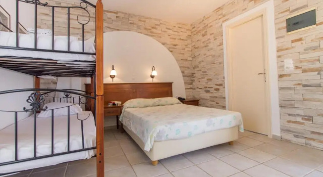 Четырёхместный номер Standard Naxos Palace Hotel
