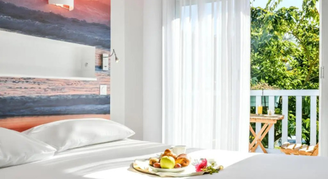 Двухместный номер Superior с балконом Les Vagues Logis Hôtel
