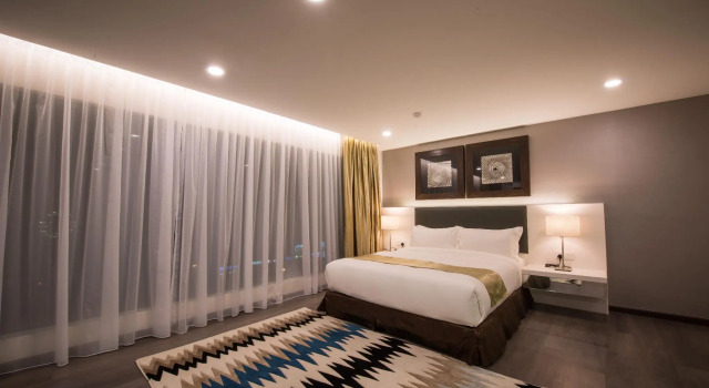 Люкс с балконом Asiatic Hotel