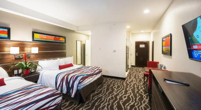 Четырёхместный номер Standard Encore Suites by Service Plus Inns