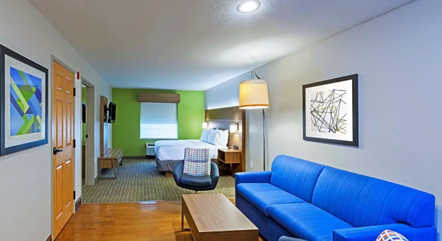Люкс с 2 комнатами Holiday Inn Express & Suites Tulsa S Broken Arrow Hwy 51 by IHG
