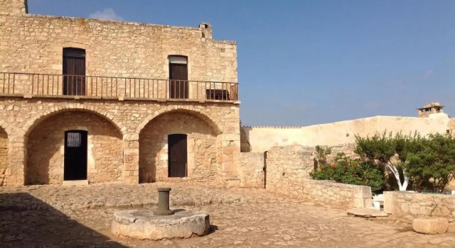 Коттедж c 1 комнатой Elia House