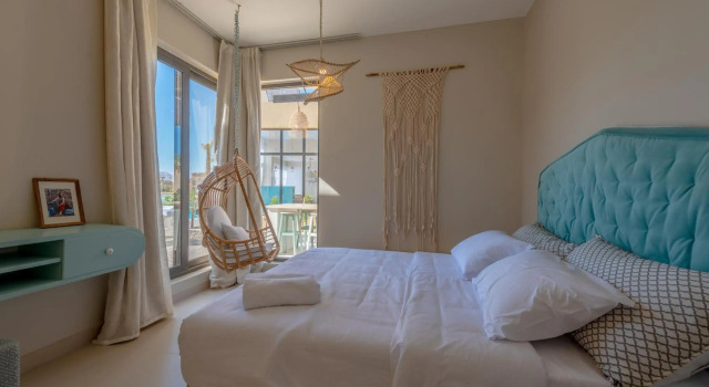 Boutique Beach House on Island 4 BR & Heated Pool