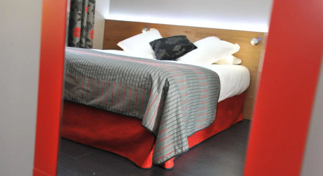 Hotel Full Colors, Rezerwuj Hotel Hotele w Rhône z parkingiem, Parking