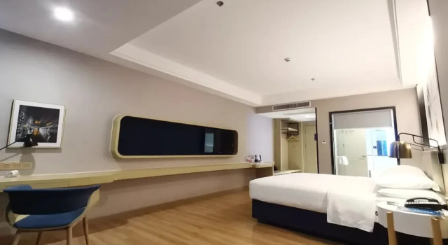 Kyriad Hotel (Guangzhou North Railway Station Metro Station)