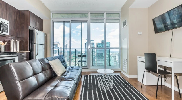 The Corporate Suite - Maple Leaf Square