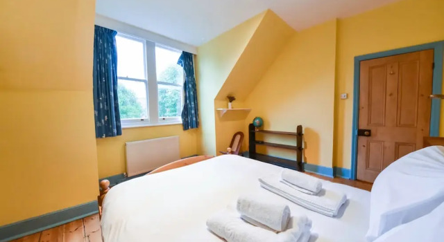2 Bedroom Top Floor Flat Near Willesden Green, Varaa Huoneisto Asunnot kohteessa Merseyside, Huoneisto