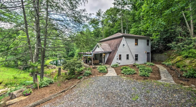 Serene Todd Getaway w/ Private Pond & Creek Views!, Varaa Hotelli Todd Pohjois-Carolina