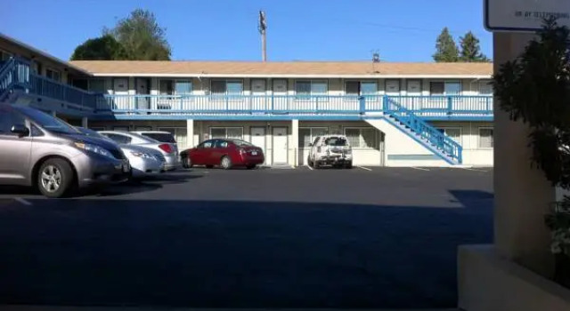 Кровать в общем номере Travel Inn