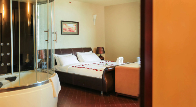Полулюкс Magnolia Hotel & Conference Center