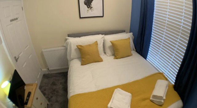 Whitworth Lodge. Sleeps 6 in 3 rooms netflix WIFI, Varaa Huoneisto Asunnot kohteessa Merseyside, Huoneisto