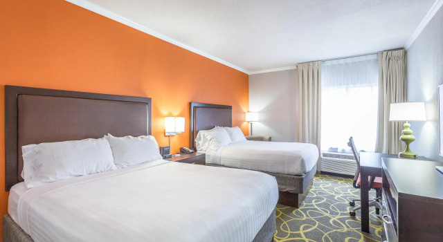 Четырёхместный номер Standard Holiday Inn Express Saint Simons Island by IHG