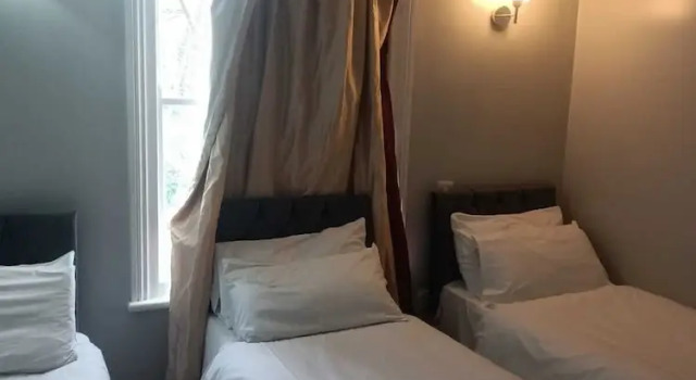 Трёхместный номер Standard Coronation Hotel