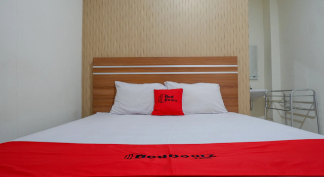 RedDoorz near Living Plaza Purwokerto