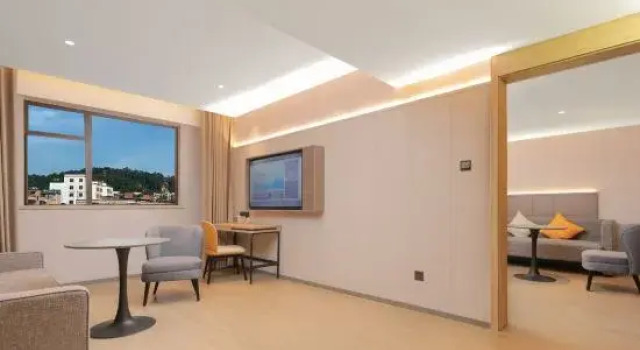 Люкс Guangzhou Baiyunshan Homeinn Plus Hotel