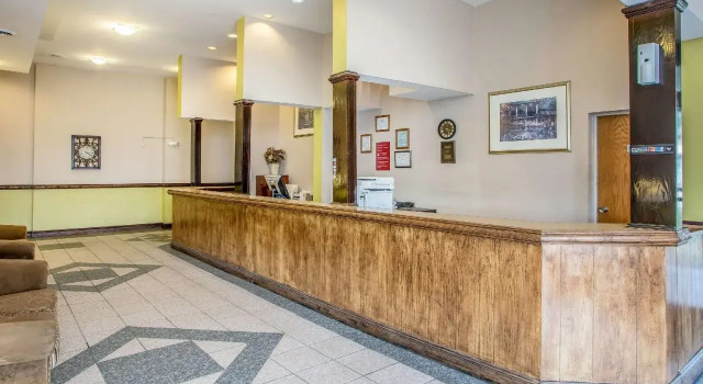 Econo Lodge, Buchen Sie Hotel Breezewood Pennsylvania