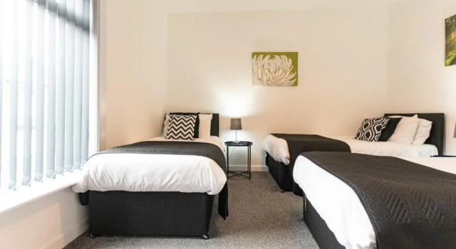 Comfortable 2BR House in Bolton Sleeps 4