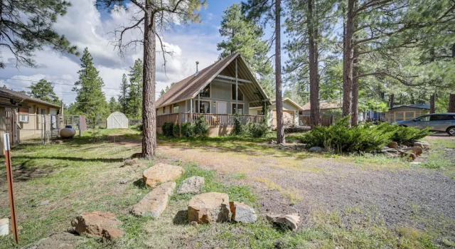 Near Hiking & Fishing: Munds Park Cabin w/ Decks, Забронировать Дом для отпуска Мандс-Парк штат Аризона
