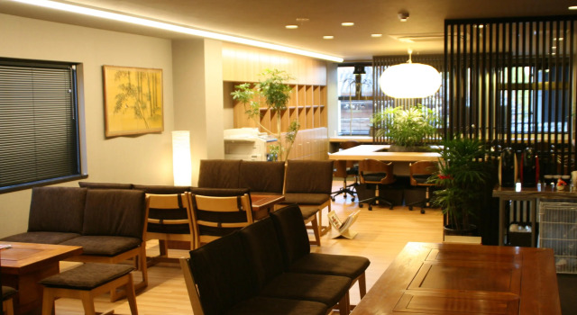 Кровать в общем номере Kaede Guesthouse