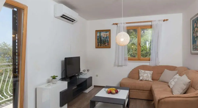 Апартаменты Apartment Kod Jadranke - Two Bedroom Apartment With Balcony and Sea View