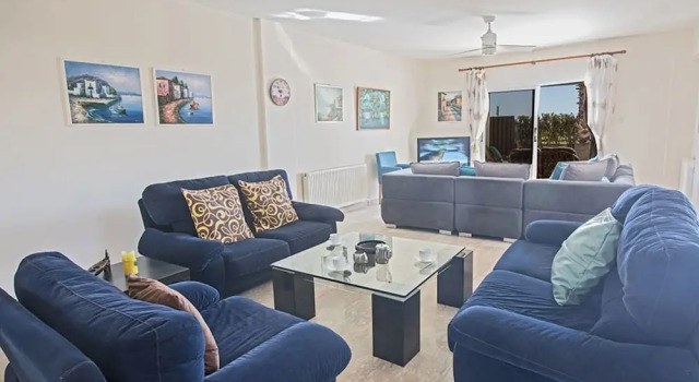 Celebrity Villa Laura26