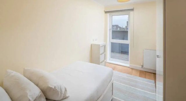 Spacious 3bed2bath W/balcony in Battersea, Забронировать Отель Отели Англии 3 звезды, 3*