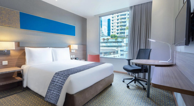 Номер Deluxe Отель Holiday Inn Express Bangkok Sathorn