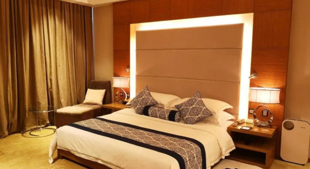 Qujing Guanfang Hotel, Book Hotel Hoteller i Qujing med pool, Swimmingpool