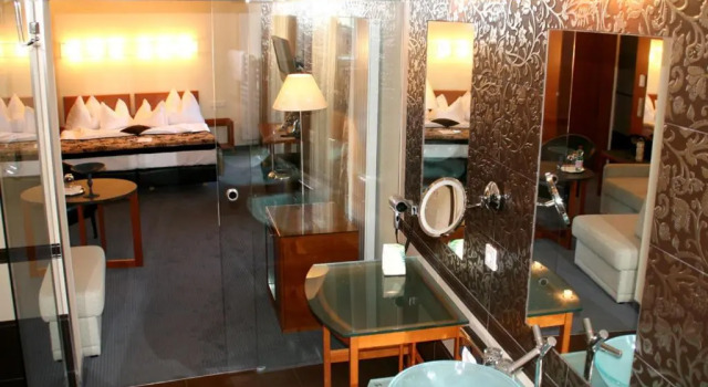 Двухместный номер Deluxe с балконом Romantik Hotel Im Weissen Rössl am Wolfgangsee