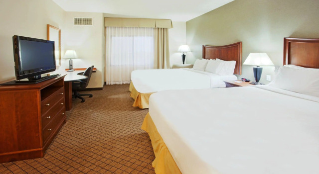 Четырёхместный номер Standard Holiday Inn Express Hotel & Suites Lincoln-Roseville Area by IHG
