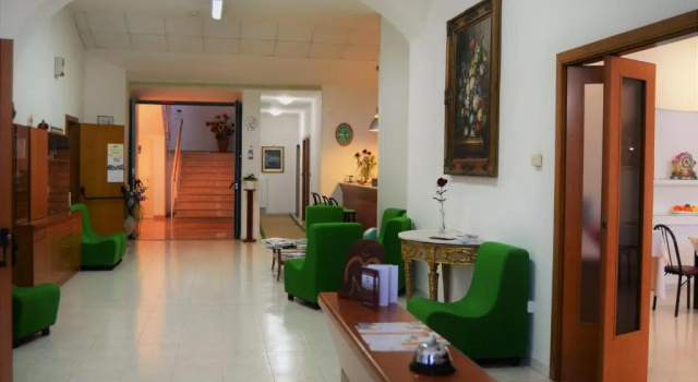 Centro di Spiritualità Madonna della Nova, Забронировать Гостевой дом Отели в центре Остуни, в центре, недорого
