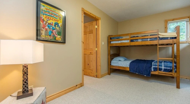 Vantage Point~Lovely 4 bed, 2.5 bath with fabulous views of Lake of Bays!, Varaa Hotelli Huntsville 