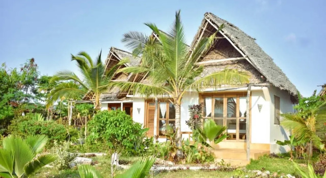 Четырёхместный семейный номер Standard с балконом и с видом на море Kusini Beach Bungalows