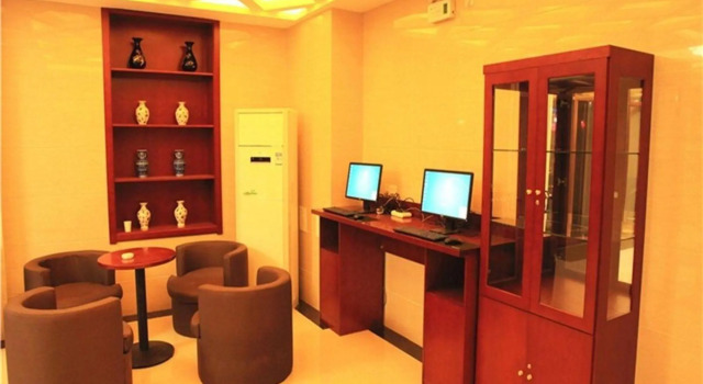 Dongfang Ruiji Business Hotel (Shenyang Station Tiexi Square Subway Station), Book Hotel Shenhe 