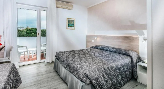Hotel Ambassador Meuble, Забронировать Отель Линьяно-Пинета Венеция
