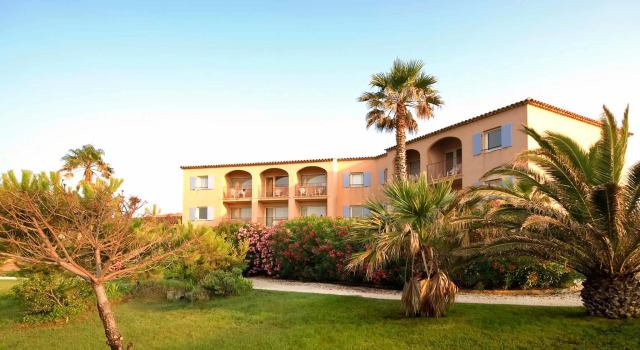 Трёхместный номер Standard с видом на сад ibis Thalassa Hyeres Plage