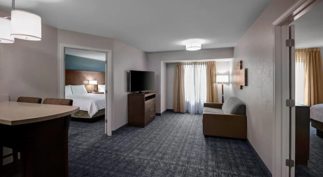 Люкс с 2 комнатами Staybridge Suites - Holland by IHG