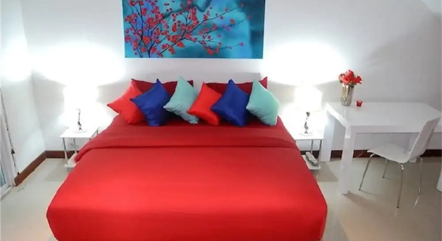 Sunrise 3 bedrooms Modern Apartment In Nai Harn, Забронировать Апартаменты/квартира Отели Южного Таиланда с парковкой, Парковка