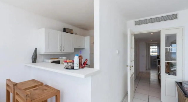 Bright two Bedroomed Apartment on the Beach in Cannes With Huge Terrace With Fabulous sea Views - 2001