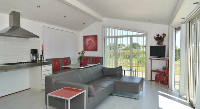 Adapted Chalet With Dishwasher, 3.5km From the sea in Egmond, Забронировать Шале Эгмонд-ан-ден-Хуф Noord-Kennemerland