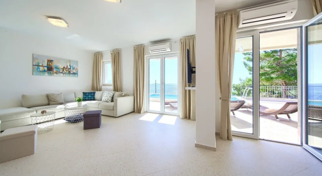 Вилла Villa St Martin-Reef - Exclusive Seafront Villa with Private Heated Pool