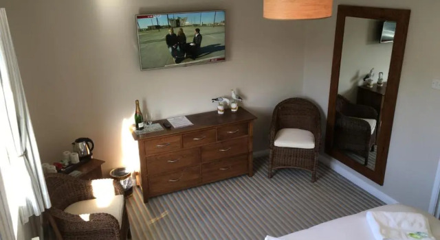 Семейный люкс The Waterfront Inn